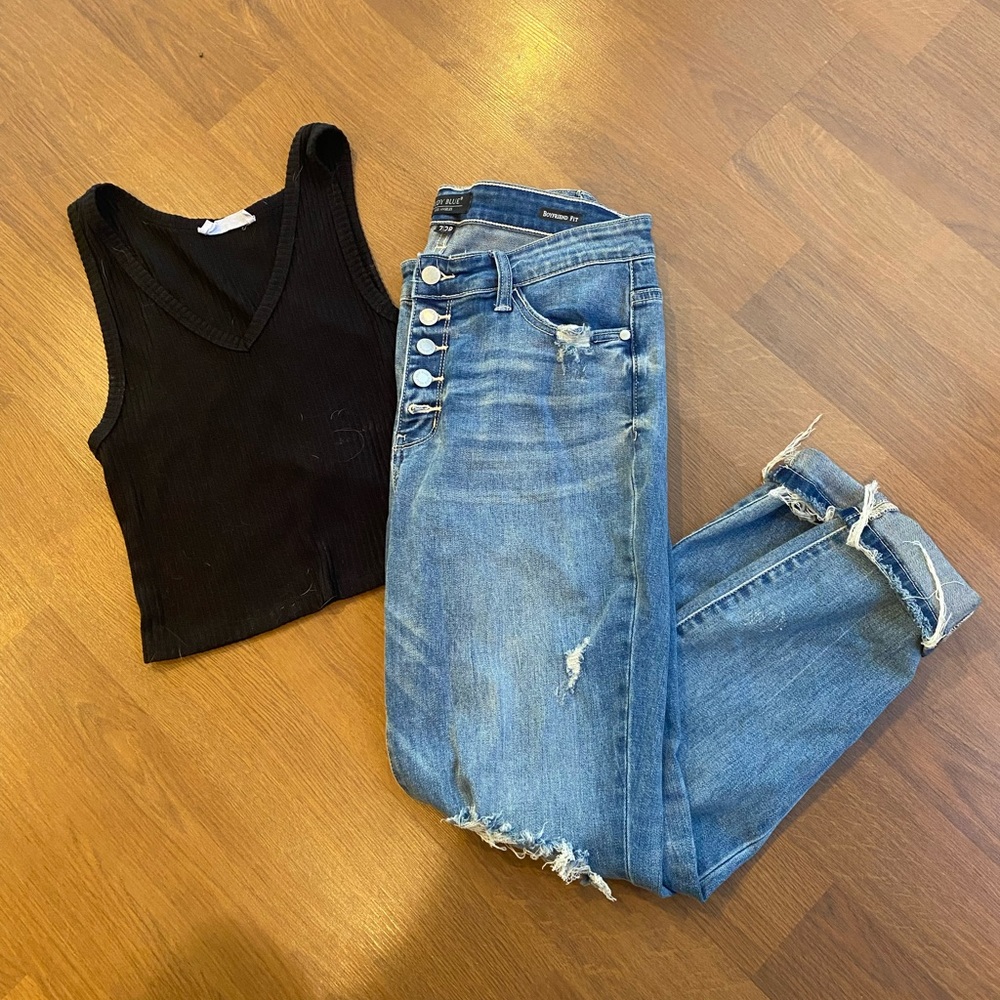 Size 7/28 Judy Blue LightWashed Distressed Boyfriend Jeans